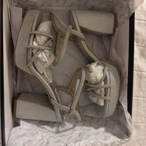 Badgley Mischka Frida (Silver) Womens heels Silver 7.5.